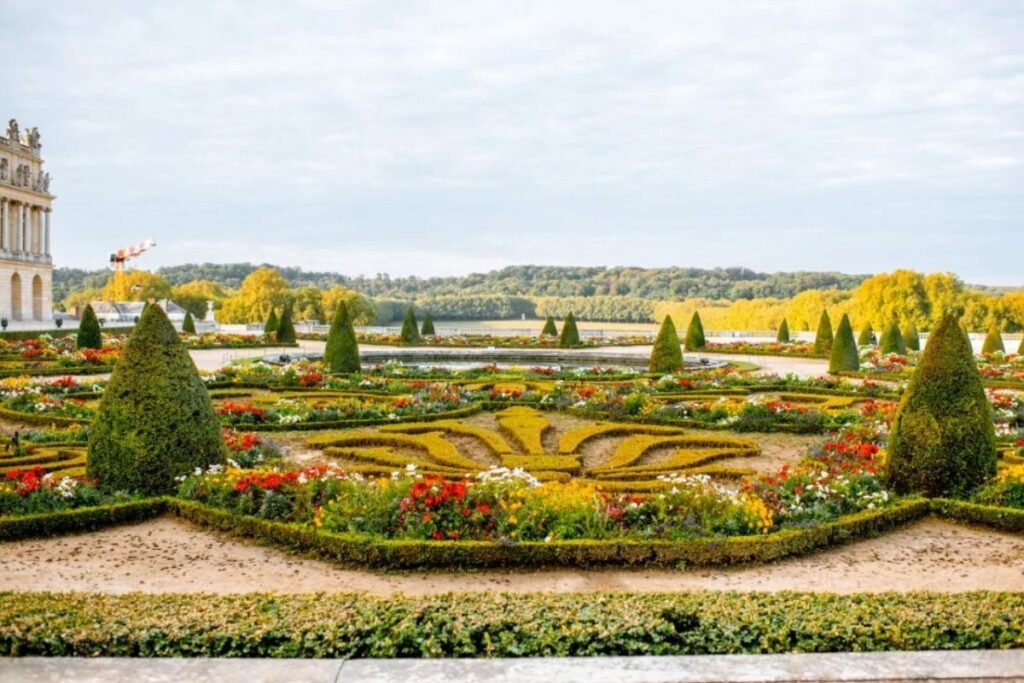 The Painterly Charm of the French Garden: Plants, Colors, and Freedom of Form. How Can One Create Such a Garden?